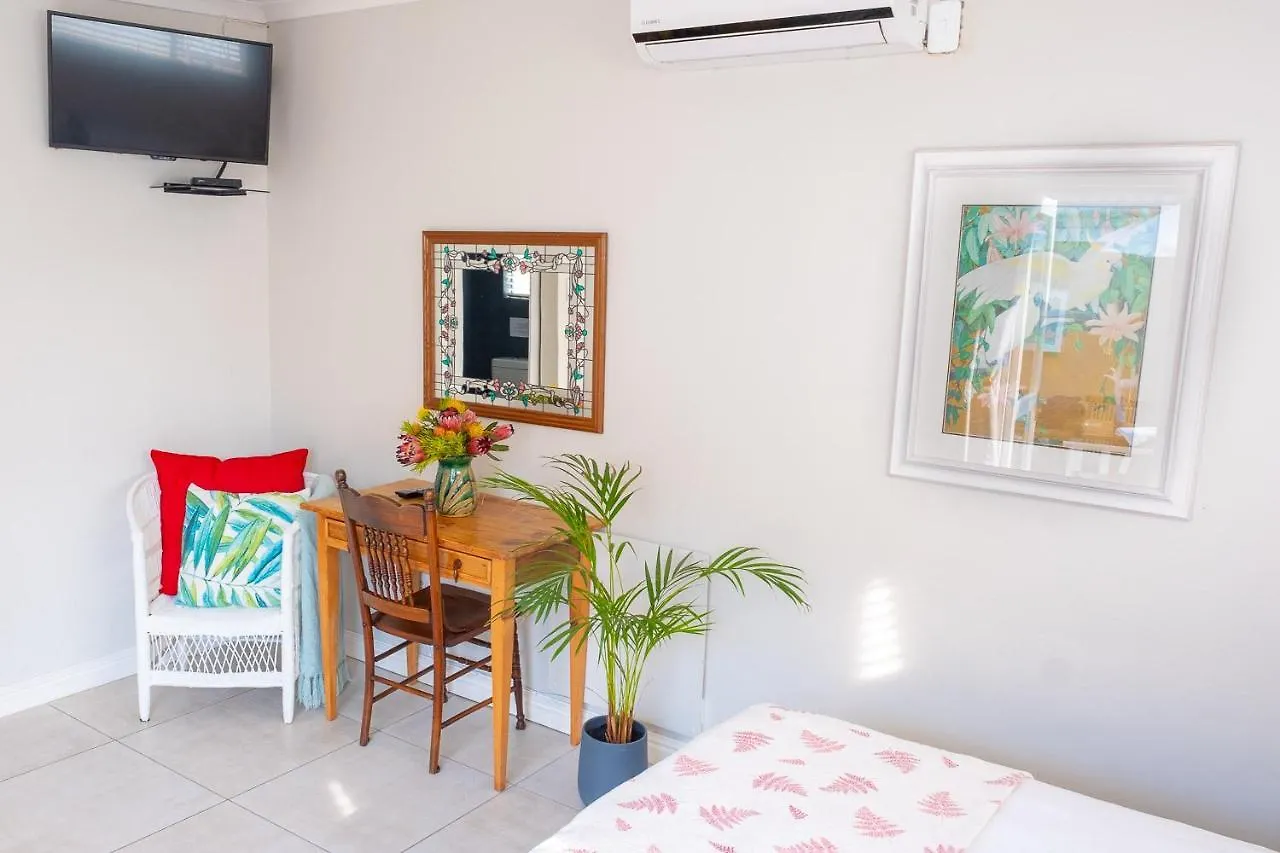 Conifer Beach House Port Elizabeth 4*,  South Africa
