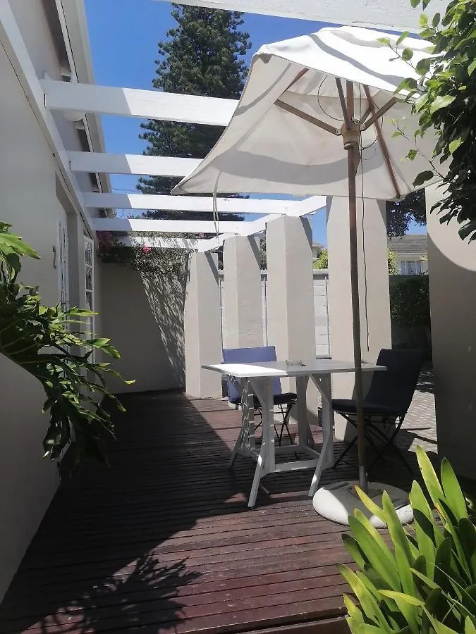 Alojamento de Acomodação e Pequeno-almoço Conifer Beach House Port Elizabeth
