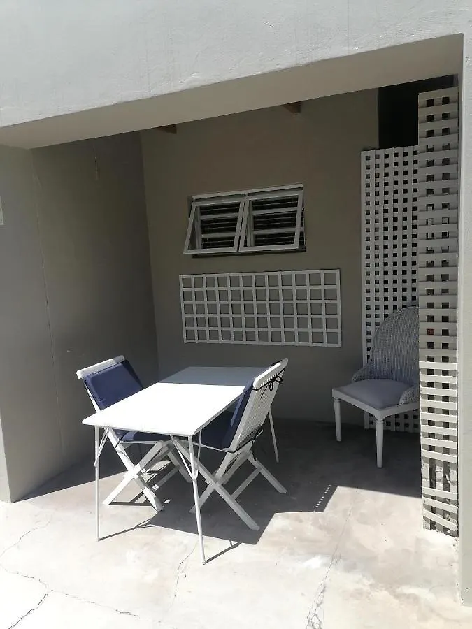 Conifer Beach House Port Elizabeth Alojamento de Acomodação e Pequeno-almoço