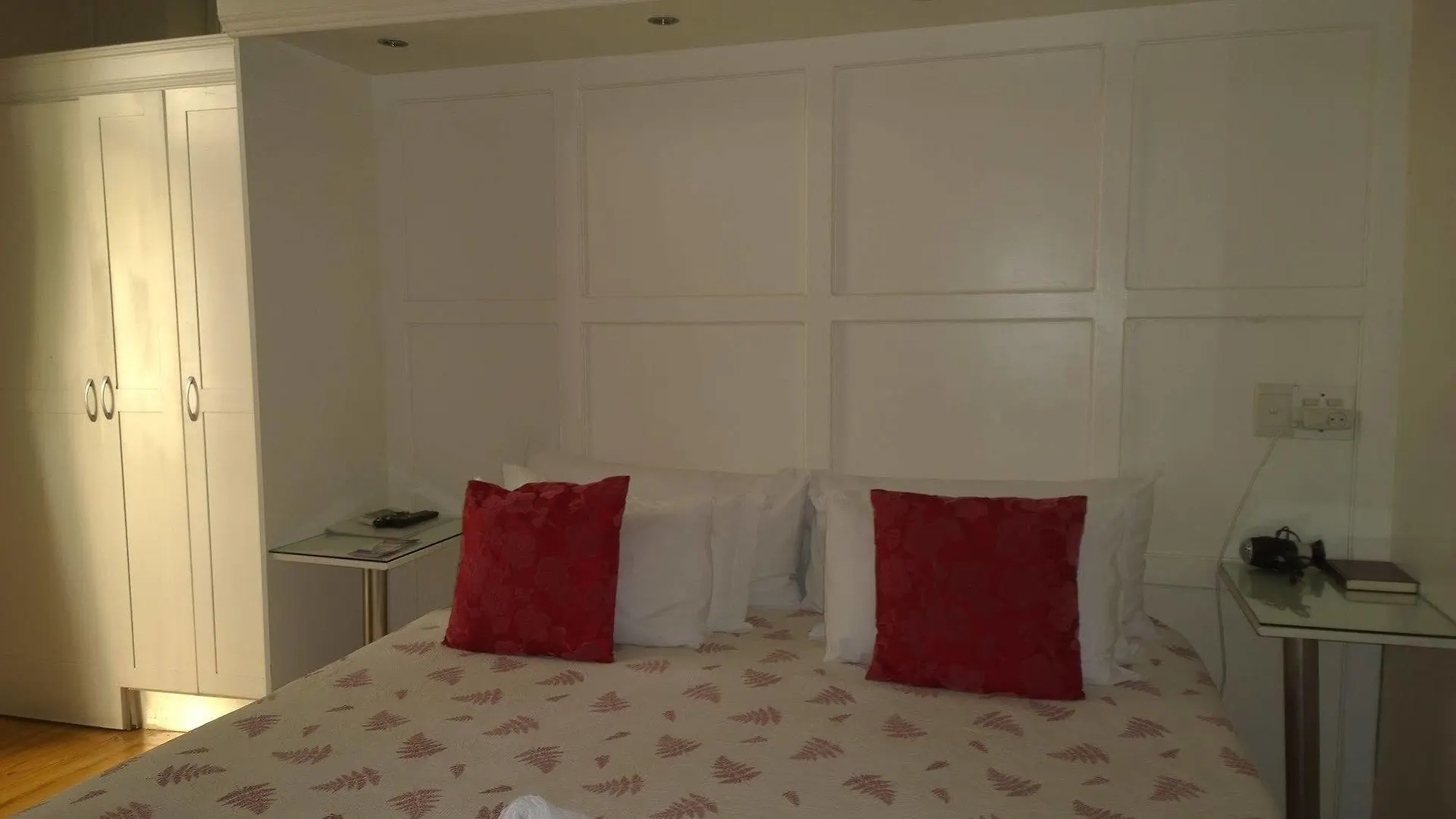 Conifer Beach House Port Elizabeth 4*,